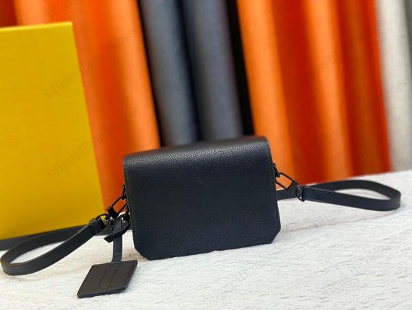 fastline wearable wallet shoulder bag aerogram leather designer men cross body front iconic logo m82085 m82086
fastline wearable wallet shoulder bag aerogram leather designer men cross body front iconic logo m82085 m82086