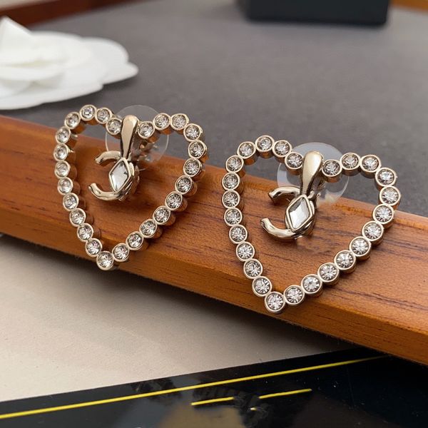 high-quality gold earrings stud c earing luxury women ccity diamond pearl earring designer jewelry woman 565134, Golden;silver
high-quality gold earrings stud c earing luxury women ccity diamond pearl earring designer jewelry woman 565134, Golden;silver