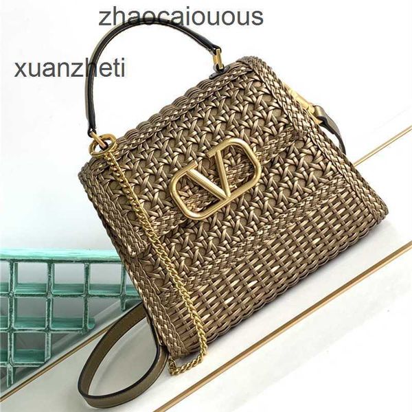 bag valentinoz gold single lock woven classic leather tote designer buckle lady's shoulder diagonal straddle decorated bags women'
bag valentinoz gold single lock woven classic leather tote designer buckle lady's shoulder diagonal straddle decorated bags women'