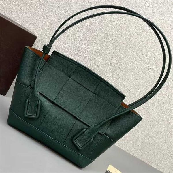 aa totes designer bottegasvenetas arco bags woven a medium intreccio handle single interior pocket bonded suede lining
aa totes designer bottegasvenetas arco bags woven a medium intreccio handle single interior pocket bonded suede lining
