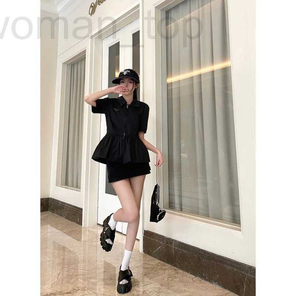 women's t-shirt designer p family 23 spring/summer new playful and cute triangle decorative zipper pleated bottom design short versatil, White
women's t-shirt designer p family 23 spring/summer new playful and cute triangle decorative zipper pleated bottom design short versatil, White