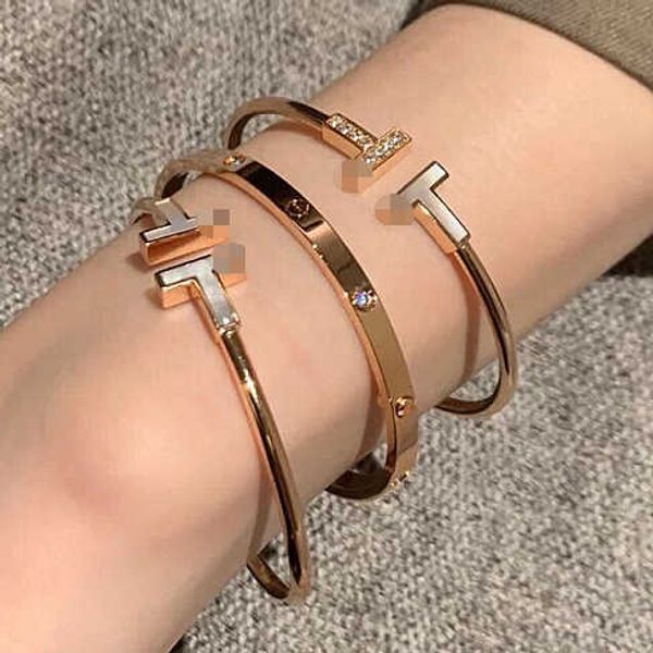 brand t budiao color pure silver material plated with 18k gold versatile mesh red same niche design new light luxury ins, Black
brand t budiao color pure silver material plated with 18k gold versatile mesh red same niche design new light luxury ins, Black