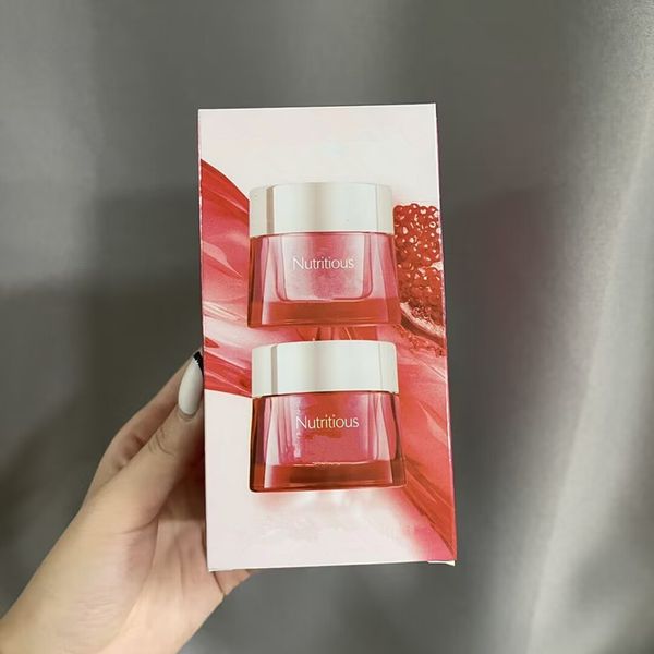 brand face cream with the moisturizing nutritious day and night pomegranate cream radiamce skincare, White
brand face cream with the moisturizing nutritious day and night pomegranate cream radiamce skincare, White