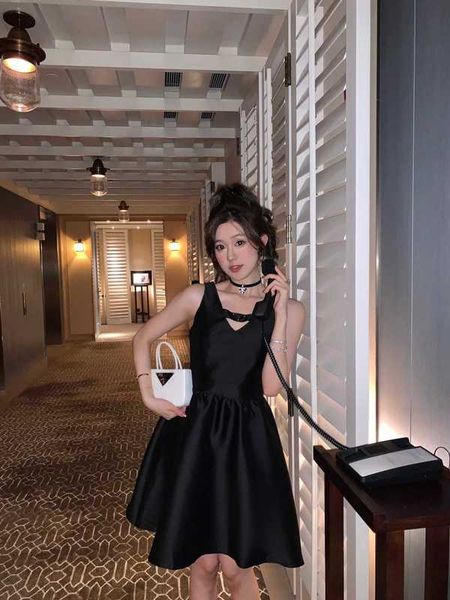 basic & casual dresses designer p family 23 spring/summer new twill inlaid triangle decorative design dress for women sweet cool style elega, Black;gray
basic & casual dresses designer p family 23 spring/summer new twill inlaid triangle decorative design dress for women sweet cool style elega, Black;gray