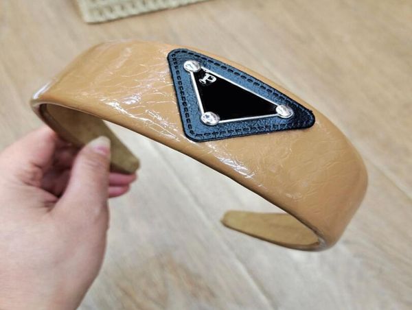 ladies fashion simple leather letters widebrimmed hairband girls sports antishedding leather headscarf hair accessories6493874, Black;brown
ladies fashion simple leather letters widebrimmed hairband girls sports antishedding leather headscarf hair accessories6493874, Black;brown