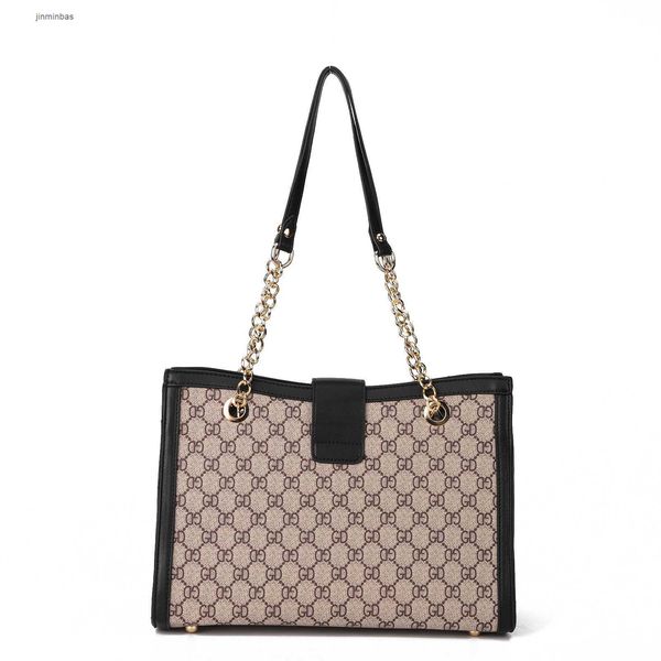 75% factory wholesale and retailluxury printed women's texture chain fashion shoulder new tote bag
75% factory wholesale and retailluxury printed women's texture chain fashion shoulder new tote bag
