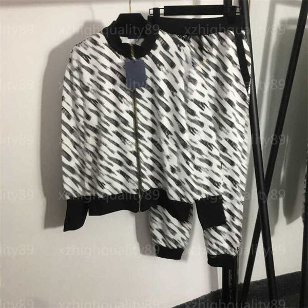 womens tracksuits designer sweatpants two piece pant set full logo letter print long sleeve zipper jacket elastic waist casual pants designe, White
womens tracksuits designer sweatpants two piece pant set full logo letter print long sleeve zipper jacket elastic waist casual pants designe, White