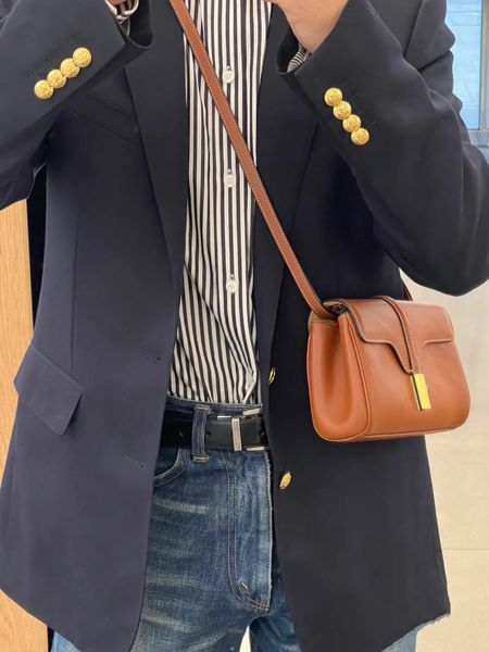 classic soft 16 flap tote bag crossbody designer bag business trip briefcase shoulder bags men women 10a smooth calfskin handbag daily commu
classic soft 16 flap tote bag crossbody designer bag business trip briefcase shoulder bags men women 10a smooth calfskin handbag daily commu