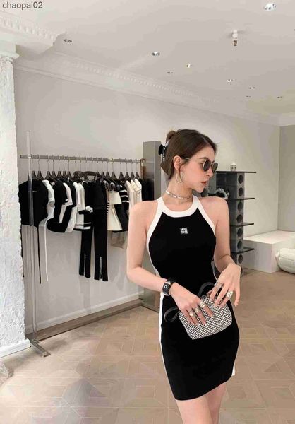 designer haute couture2023 spring/summer aw big wang family dress new sleeveless short skirt color matching knitted slim fit and simple off, White;black
designer haute couture2023 spring/summer aw big wang family dress new sleeveless short skirt color matching knitted slim fit and simple off, White;black