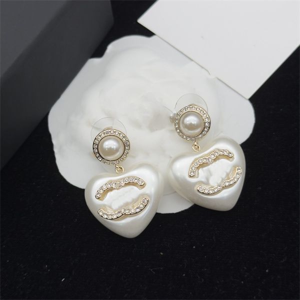 gold stud earring ccity woman luxury designer jewelry women classics c logo hoop crystal pearl earrings 7767, Golden;silver
gold stud earring ccity woman luxury designer jewelry women classics c logo hoop crystal pearl earrings 7767, Golden;silver