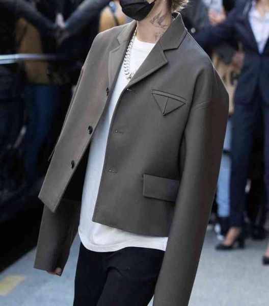 style loose short coat khaki zipper jacket spring and summer new ins triangular silhouette men women vibe perfect replica 227900773, Black;brown
style loose short coat khaki zipper jacket spring and summer new ins triangular silhouette men women vibe perfect replica 227900773, Black;brown