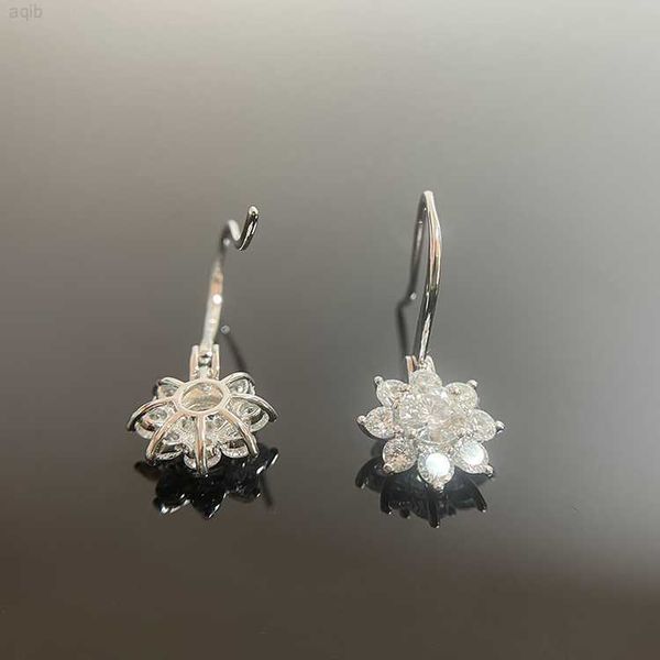 fashion jewelry sunflower round 1 carat moissanite 10k simple delicate for silver lady's earrings, Golden
fashion jewelry sunflower round 1 carat moissanite 10k simple delicate for silver lady's earrings, Golden