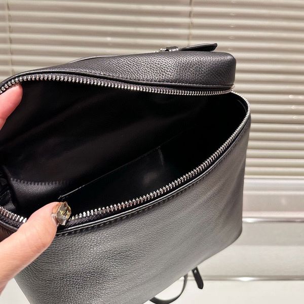 loro * piana bag 10a new lp backpack handbag simple and fashionable one shoulder crossbody uno elegant and high appearance
loro * piana bag 10a new lp backpack handbag simple and fashionable one shoulder crossbody uno elegant and high appearance