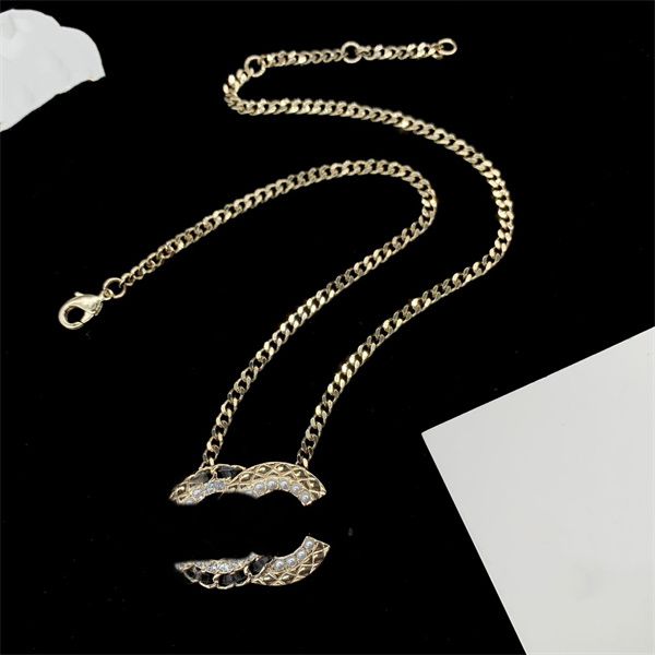 designer gold silvery c-letter pendant necklaces chain crysatal choker brand ccity necklaces for women wedding party jewelry couple gifts 45, Silver
designer gold silvery c-letter pendant necklaces chain crysatal choker brand ccity necklaces for women wedding party jewelry couple gifts 45, Silver