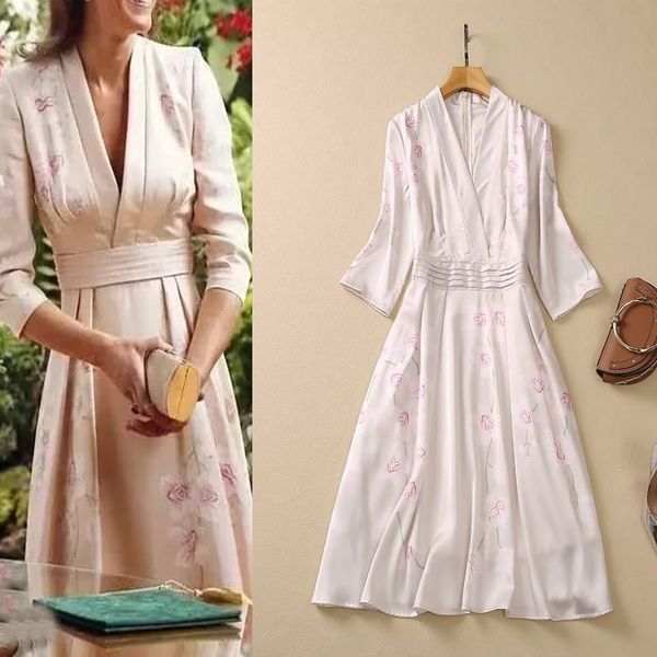 high-quality v-neck seven point sleeve printed elegant stain feeling dress, Black;pink
high-quality v-neck seven point sleeve printed elegant stain feeling dress, Black;pink