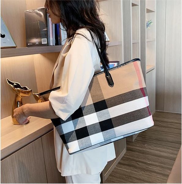 2023 women bags designers shoulder bag high texture messenger handbag large capacity chain shopping handbags metal letter lady purse versati
2023 women bags designers shoulder bag high texture messenger handbag large capacity chain shopping handbags metal letter lady purse versati
