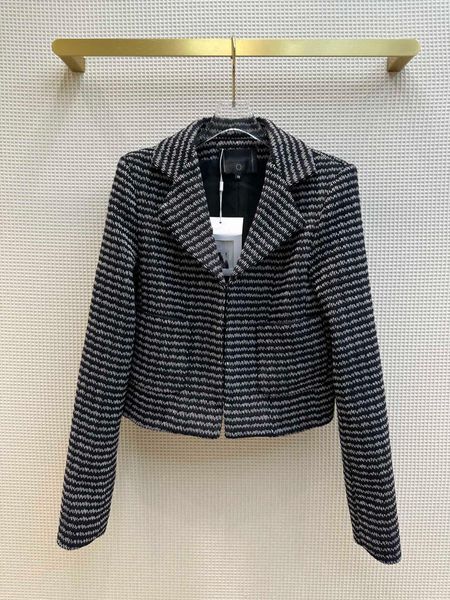 2022 women vintage designer tweed blazer jacket coat female milan runway designer dress causal long sleeve clothing suit a38, White;black
2022 women vintage designer tweed blazer jacket coat female milan runway designer dress causal long sleeve clothing suit a38, White;black