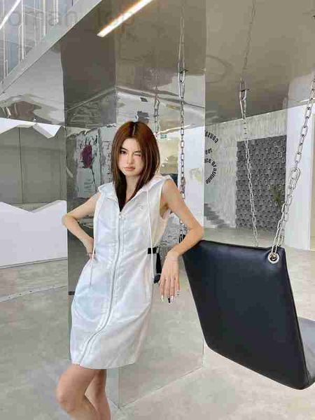 basic & casual dresses designer p family 23 spring/summer new fashion triangle double button decoration trendy work style nylon sleeveless d, Black;gray
basic & casual dresses designer p family 23 spring/summer new fashion triangle double button decoration trendy work style nylon sleeveless d, Black;gray