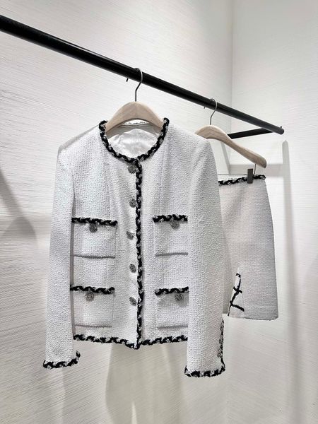 2023 New Europe women and mens designer sweaters retro classic luxury sweatshirt men Arm letter embroidery Round neck comfortable high-quality jumper F5, White
2023 New Europe women and mens designer sweaters retro classic luxury sweatshirt men Arm letter embroidery Round neck comfortable high-quality jumper F5, White