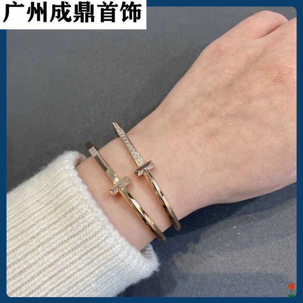 designer new v gold t1 bracelet narrow version single row cnc seiko hand inlaid diamond semi diamond smooth solid 18k, Black
designer new v gold t1 bracelet narrow version single row cnc seiko hand inlaid diamond semi diamond smooth solid 18k, Black