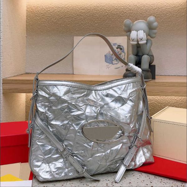 luxury silver evening bags large capacity tote bag designer bag totes designer handbag women brand handbag fashion all-match classic trend t
luxury silver evening bags large capacity tote bag designer bag totes designer handbag women brand handbag fashion all-match classic trend t