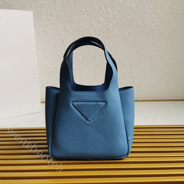 trending luxury handbags prad features a sleek tote bags perfect gift for any holiday classic design that will turn heads wherever you go co
trending luxury handbags prad features a sleek tote bags perfect gift for any holiday classic design that will turn heads wherever you go co
