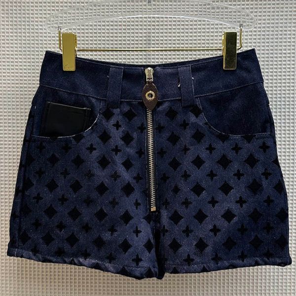8.5 fashion geometric pattern zipper patchwork leather casual denim shorts women, White;black
8.5 fashion geometric pattern zipper patchwork leather casual denim shorts women, White;black