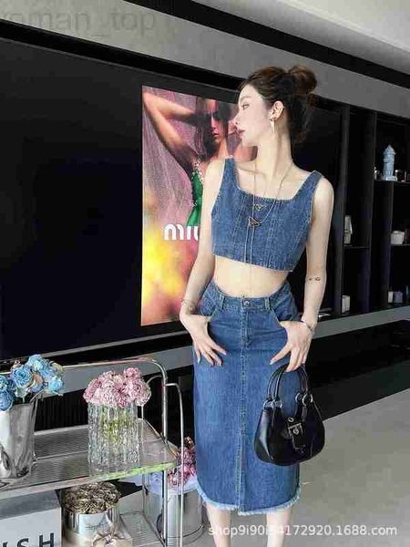 women's tracksuits designer p family 23 summer new classic triangle denim vest long skirt set with fashionable and slimming temperament, Gray
women's tracksuits designer p family 23 summer new classic triangle denim vest long skirt set with fashionable and slimming temperament, Gray