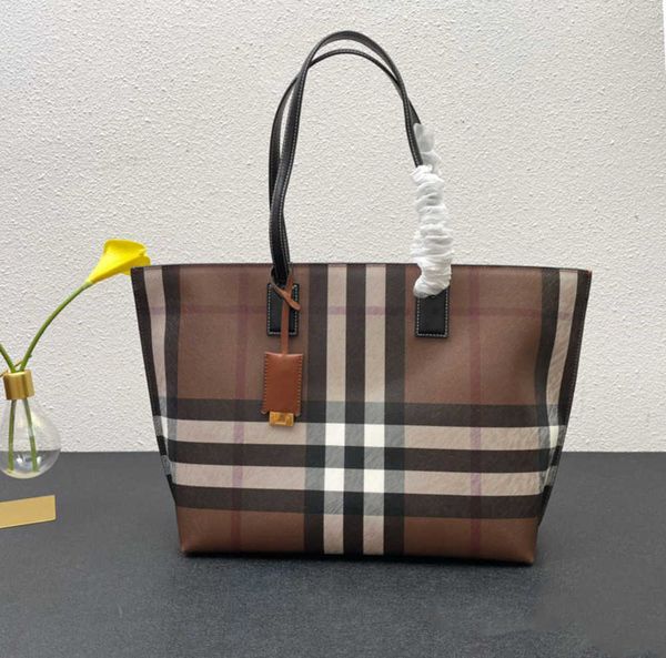 italian designer tote bag burrerys leather plaid handheld shopping bag classic womens travel bag shoulder bag fashion mens large capacity ha
italian designer tote bag burrerys leather plaid handheld shopping bag classic womens travel bag shoulder bag fashion mens large capacity ha