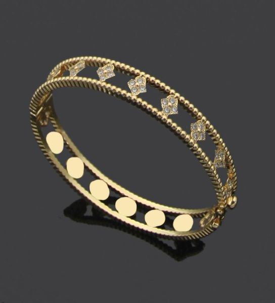 charm bracelets designer jewellery kaleidoscope hollow four leaf flower full drill bracelet vc letter six diamond buckle 18k gold 7091970, Golden;silver
charm bracelets designer jewellery kaleidoscope hollow four leaf flower full drill bracelet vc letter six diamond buckle 18k gold 7091970, Golden;silver