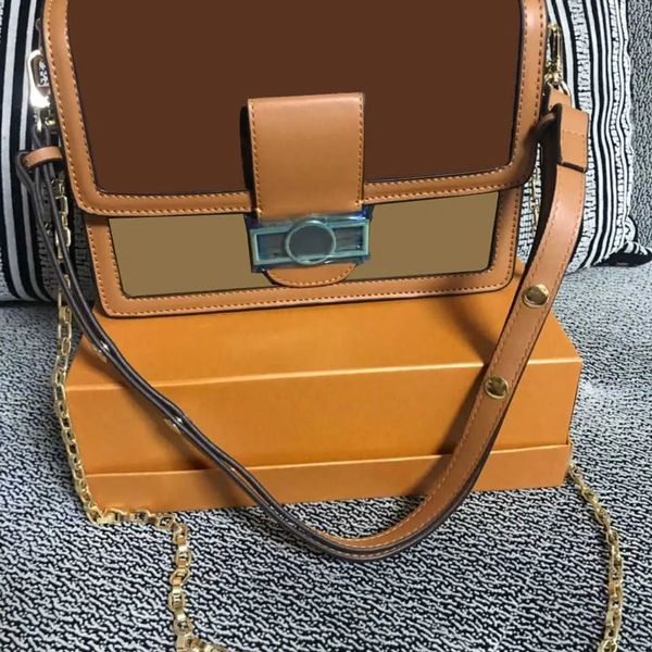 2023 fashion shoulder bag brand underarm bags designer ladies trend messenger bag handbags, Black;red
2023 fashion shoulder bag brand underarm bags designer ladies trend messenger bag handbags, Black;red