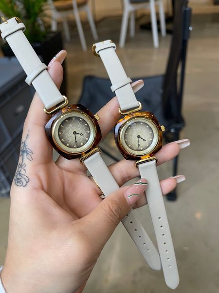 2023 high-quality women's watch high-end belt watch designer watch quartz sports enthusiast clock watch, Slivery;black
2023 high-quality women's watch high-end belt watch designer watch quartz sports enthusiast clock watch, Slivery;black