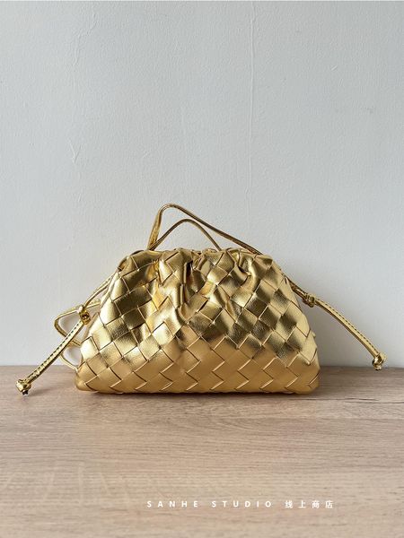 yunduo woven bag 2023 new type bag women's cowhide pleated yunduo dumpling bag women's handheld one shoulder crossbody bag
yunduo woven bag 2023 new type bag women's cowhide pleated yunduo dumpling bag women's handheld one shoulder crossbody bag