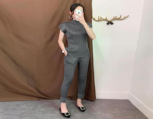 miyake pleated suit solid simple summer 2021 new series short sleeve vest loose casual straight pants trousers suit japan style4724165, Gray
miyake pleated suit solid simple summer 2021 new series short sleeve vest loose casual straight pants trousers suit japan style4724165, Gray