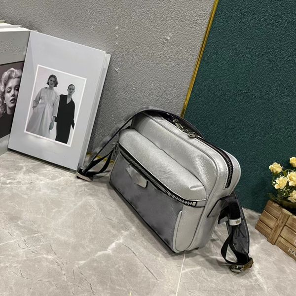 new male postman bag leather designer pumpkin pattern one-shoulder briefcase classic fashion european and n style size 29-20-15cm m30233
new male postman bag leather designer pumpkin pattern one-shoulder briefcase classic fashion european and n style size 29-20-15cm m30233