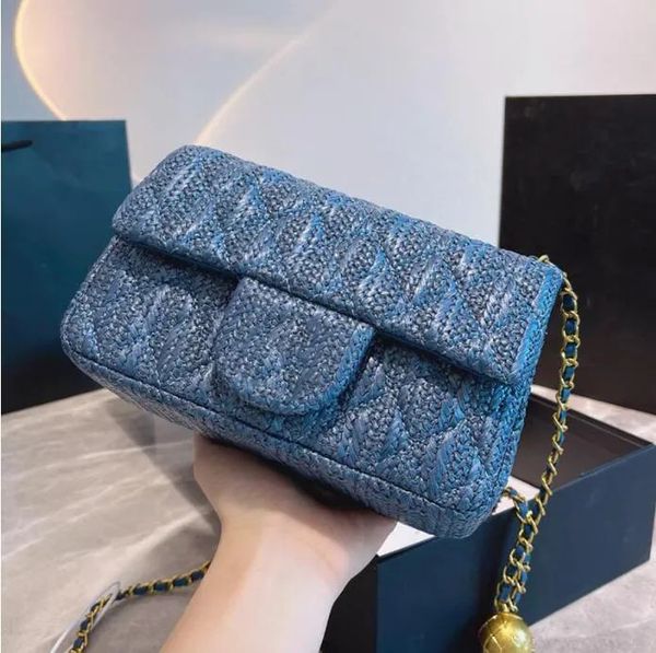 2023 classic mini flap crossbody desiger bag luxury designer women limited matelasse chain with crush gold ball shoulderbag raffia leather s
2023 classic mini flap crossbody desiger bag luxury designer women limited matelasse chain with crush gold ball shoulderbag raffia leather s