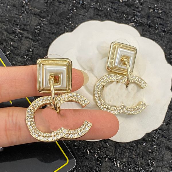 designers gold earrings letter ccity ear stud women crystal pearl earring party woman brand jewelry 5435, Golden;silver
designers gold earrings letter ccity ear stud women crystal pearl earring party woman brand jewelry 5435, Golden;silver