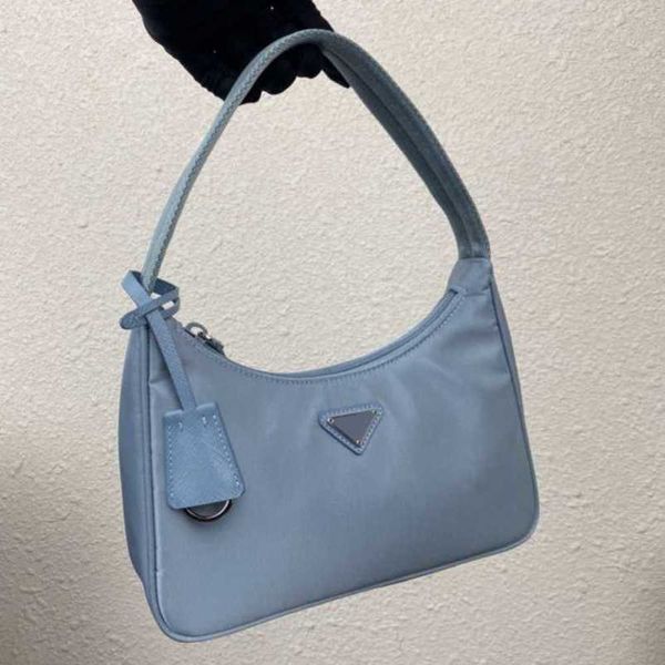 2023 factory direct sales classic fashion versatile hobo triangle nylon fabric half moon medieval club single shoulder underarm handheld wom
2023 factory direct sales classic fashion versatile hobo triangle nylon fabric half moon medieval club single shoulder underarm handheld wom