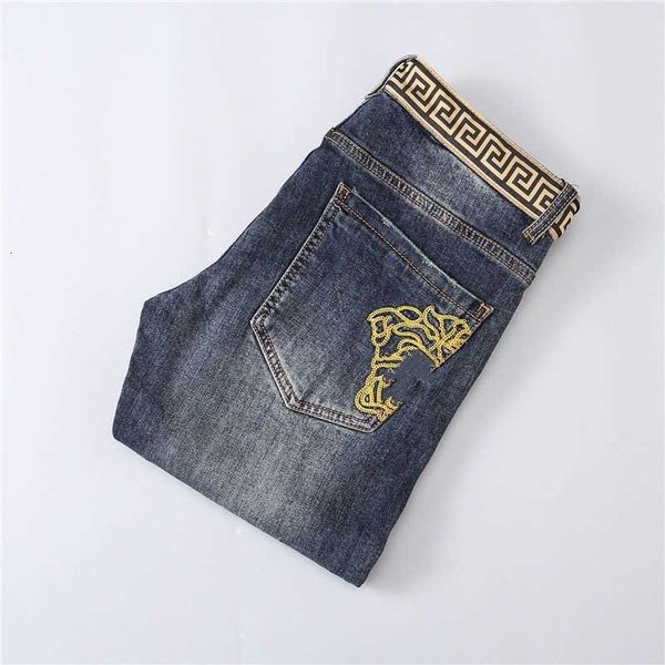 2023 men's jeans medusa embroidery luxury straight pants men's fashion vintage zipper jeans------, Blue
2023 men's jeans medusa embroidery luxury straight pants men's fashion vintage zipper jeans------, Blue