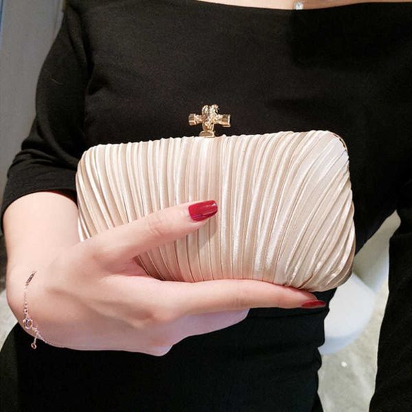 evening bags pleated clutch bag women luxury vintage mini solid bridal small box handbag ladies black purse wedding party new 230427
evening bags pleated clutch bag women luxury vintage mini solid bridal small box handbag ladies black purse wedding party new 230427