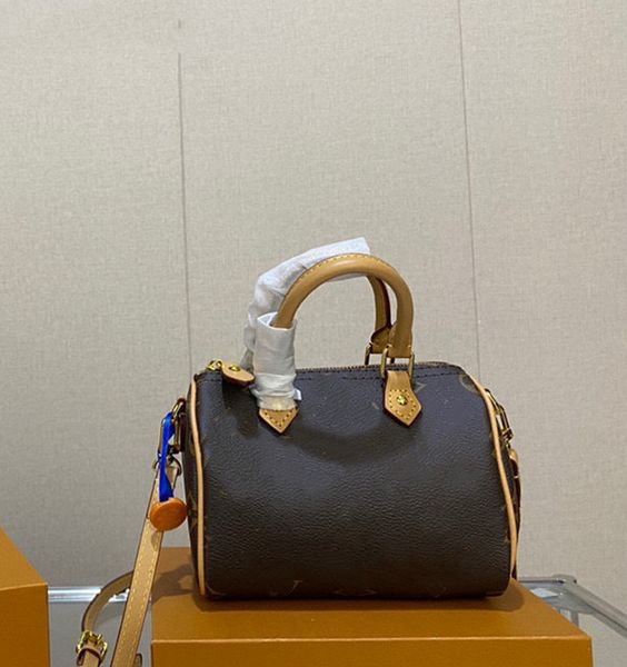 2023 designer bags pillow bag nanotote bag handbag luxury crossbody fashion handle handbags nano old flower shoulder bag women men wallet tr
2023 designer bags pillow bag nanotote bag handbag luxury crossbody fashion handle handbags nano old flower shoulder bag women men wallet tr