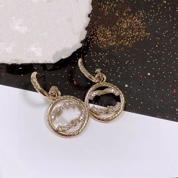various simple luxury desinger letter ccity stud long dangle earrings pearl tassel channel crystal wedding party jewelry accessories ax36c, Golden;silver
various simple luxury desinger letter ccity stud long dangle earrings pearl tassel channel crystal wedding party jewelry accessories ax36c, Golden;silver