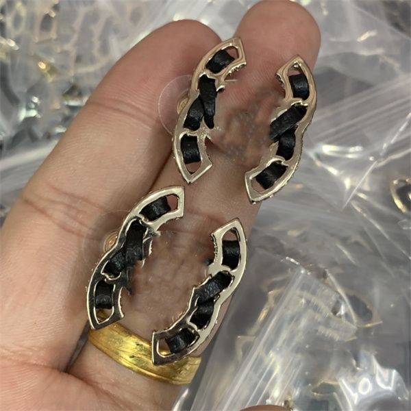 gold stud earring ccity woman luxury designer jewelry women classics c logo hoop crystal pearl earrings 58934, Golden;silver
gold stud earring ccity woman luxury designer jewelry women classics c logo hoop crystal pearl earrings 58934, Golden;silver