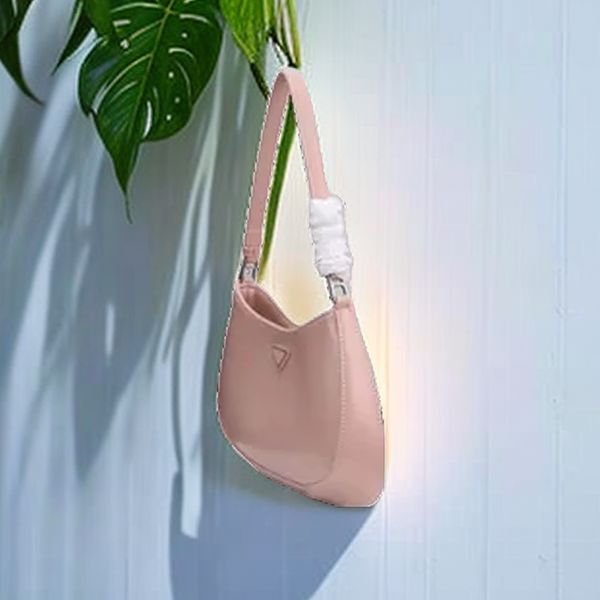 2023 sales chart no.1 pink grade cowhide women's high end brand underarm bag zipper inner sandwich wrist bag cute personality appearanc
2023 sales chart no.1 pink grade cowhide women's high end brand underarm bag zipper inner sandwich wrist bag cute personality appearanc