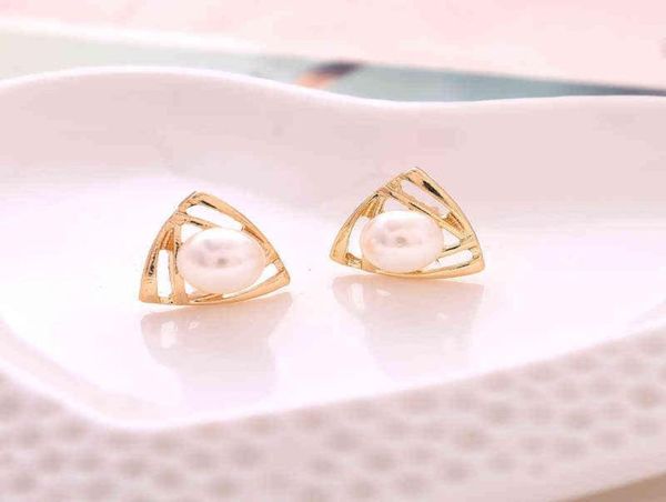 new design geometry clip on earrings without piercing fashion simulated pearl ear clip j22061385690145574207, Golden
new design geometry clip on earrings without piercing fashion simulated pearl ear clip j22061385690145574207, Golden