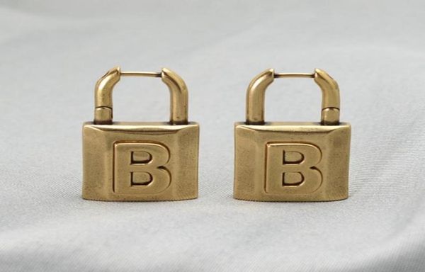 stud retro letter b lock earrings highquality brass material to create personality exaggerated highend metal2704849, Golden;silver
stud retro letter b lock earrings highquality brass material to create personality exaggerated highend metal2704849, Golden;silver