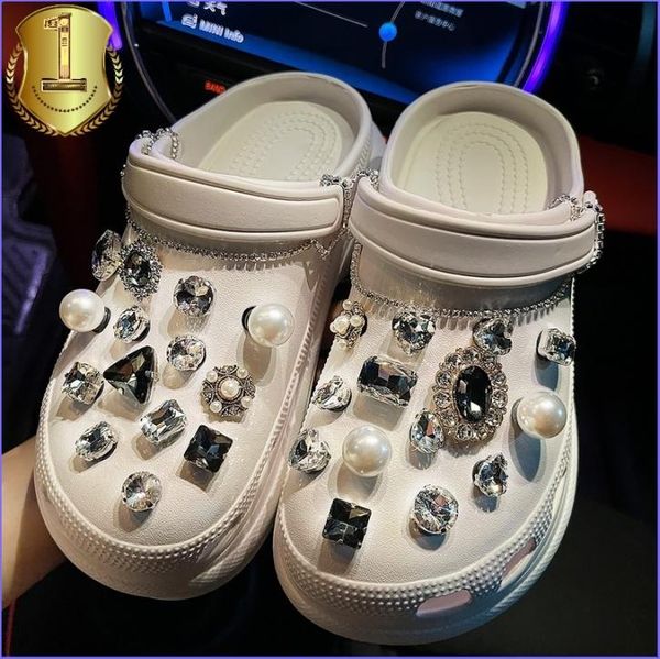 brand jewelry chains charms designer diy rhinestone shoe decoration charm for jibs s kids women girls gifts9878310, Bronze;silver
brand jewelry chains charms designer diy rhinestone shoe decoration charm for jibs s kids women girls gifts9878310, Bronze;silver