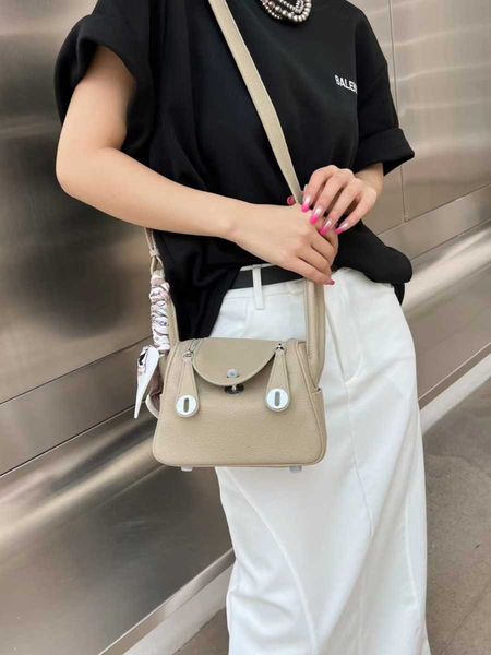 h ermes lindiss tote bags original edition online store 20 inch highend quality doctor lindi bag lock buckle scarf trendy and luxurious kore
h ermes lindiss tote bags original edition online store 20 inch highend quality doctor lindi bag lock buckle scarf trendy and luxurious kore