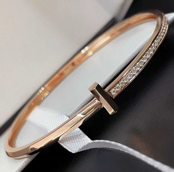 brand high edition t1 letter bracelet 925 silver plated 18k rose gold premium narrow diamond, Black
brand high edition t1 letter bracelet 925 silver plated 18k rose gold premium narrow diamond, Black