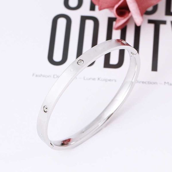 high-quality 2022 new style tiffay titanium steel bracelet women's european internet red american popular stainless rose gold, Black
high-quality 2022 new style tiffay titanium steel bracelet women's european internet red american popular stainless rose gold, Black